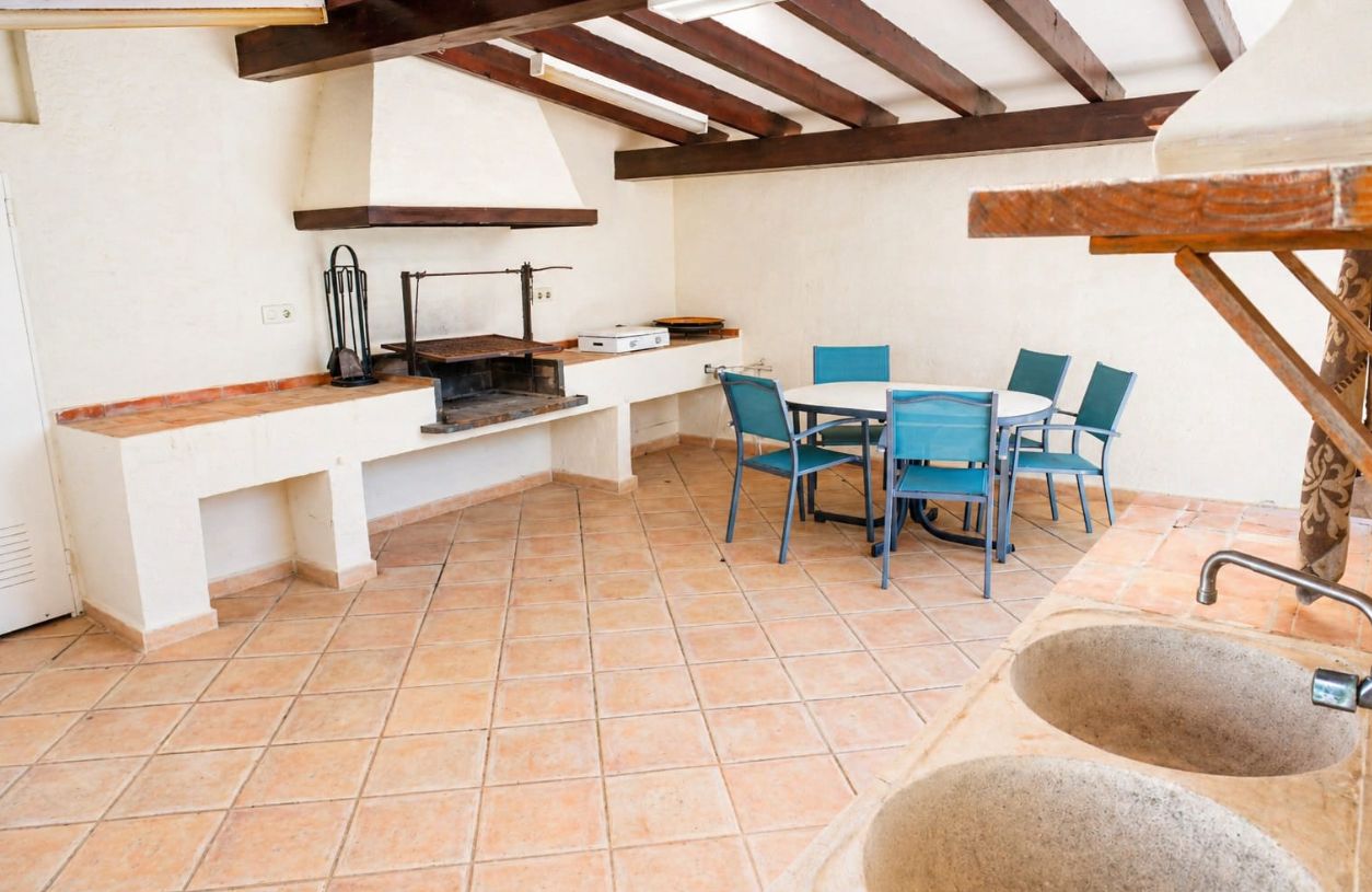 Villa rénovée avec grand terrain et vue sur le Montgó à San Nicolás, Dénia.
