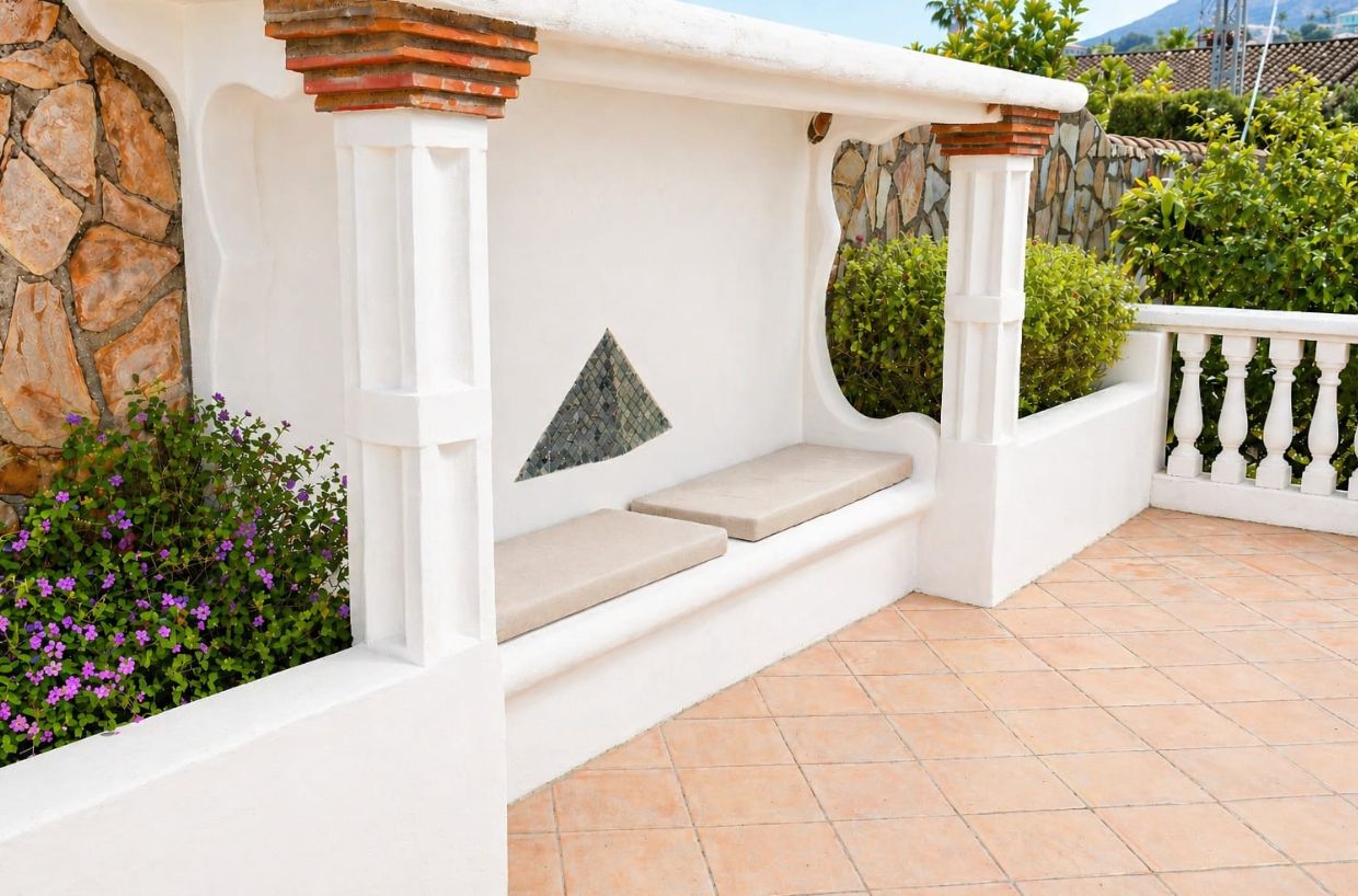 Villa rénovée avec grand terrain et vue sur le Montgó à San Nicolás, Dénia.