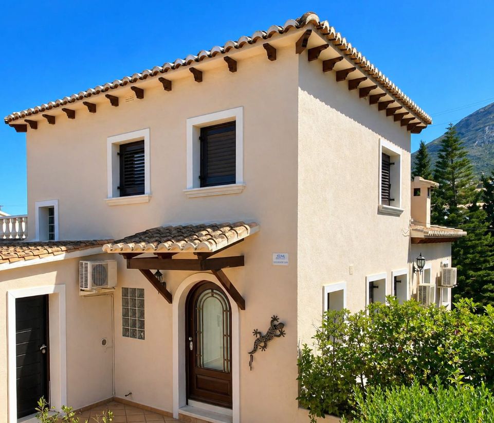 Villa rénovée avec grand terrain et vue sur le Montgó à San Nicolás, Dénia.