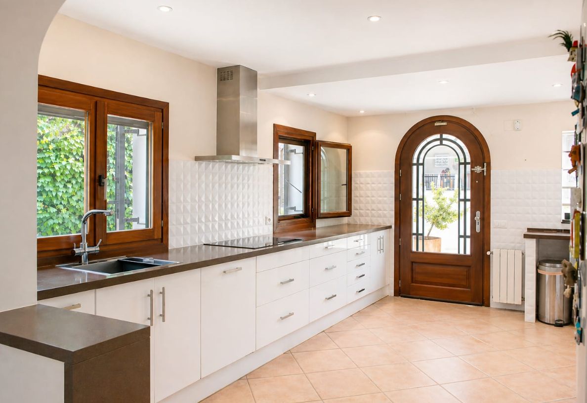 Villa rénovée avec grand terrain et vue sur le Montgó à San Nicolás, Dénia.