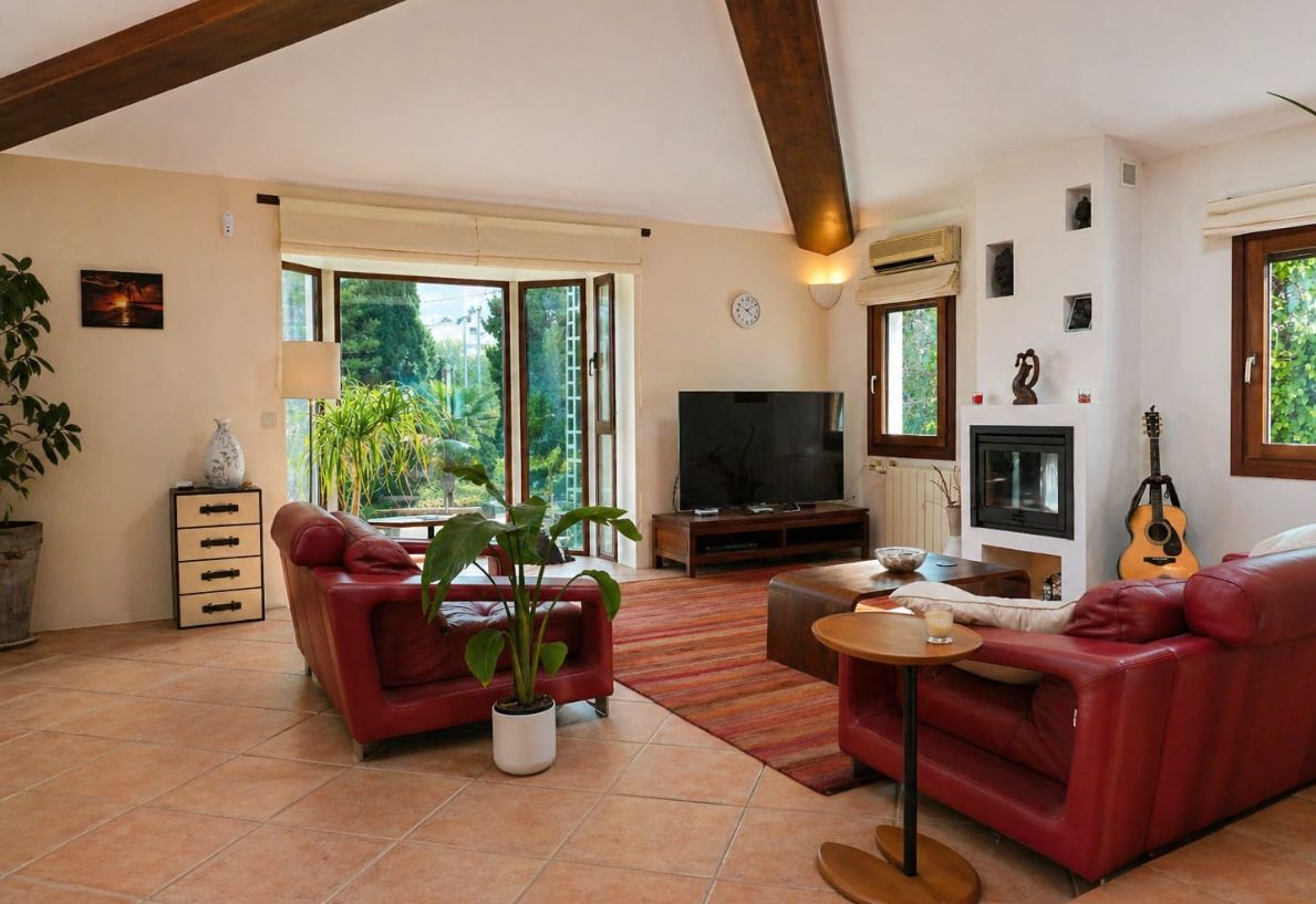 Villa rénovée avec grand terrain et vue sur le Montgó à San Nicolás, Dénia.
