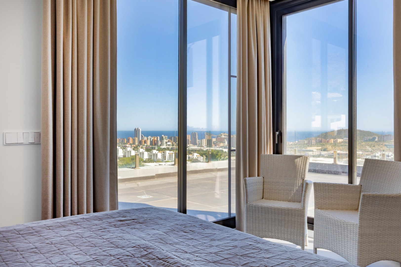 Luxe villa met panoramisch uitzicht op de skyline van Benidorm