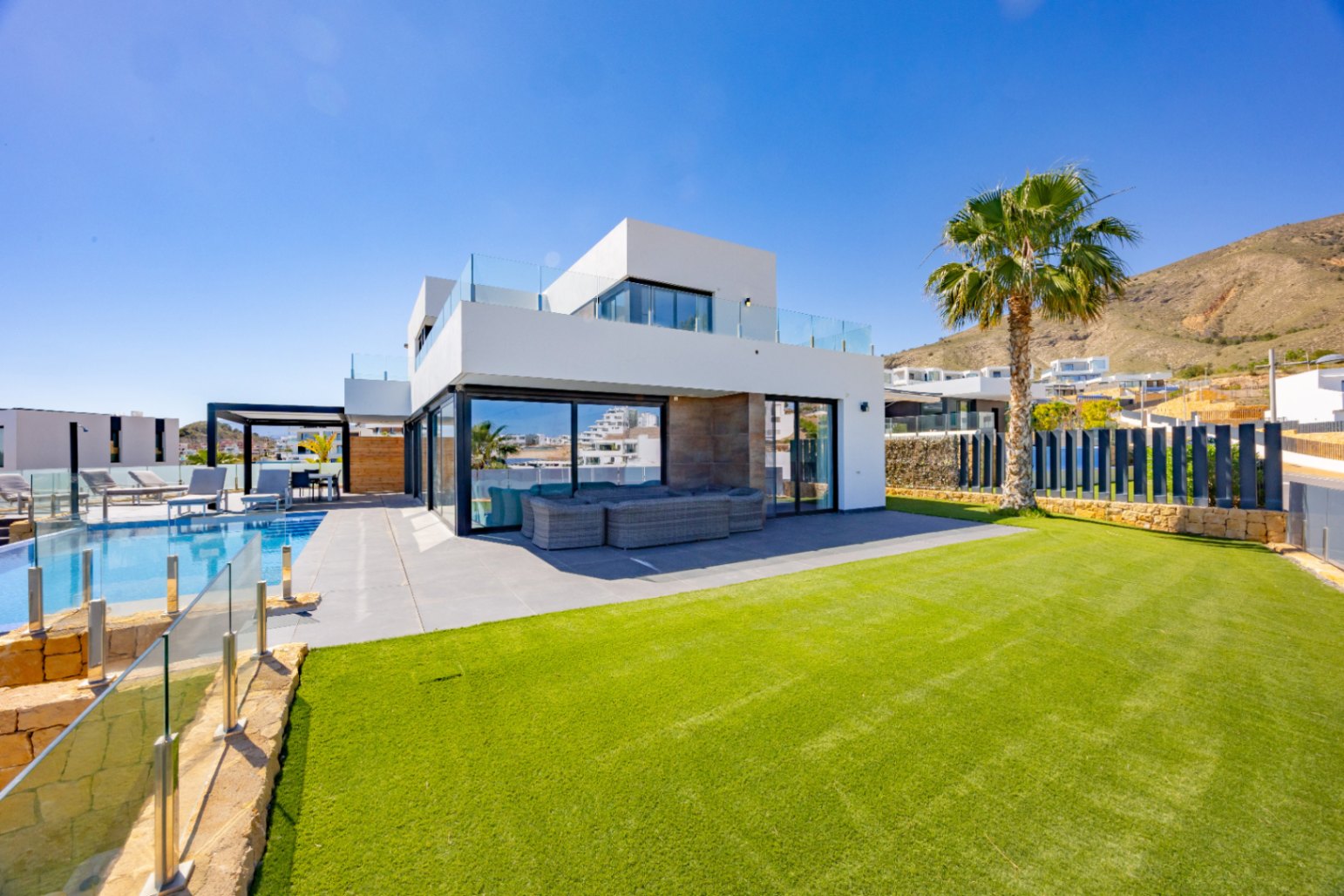 Luxe villa met panoramisch uitzicht op de skyline van Benidorm