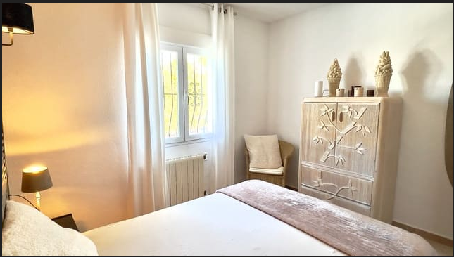 MAGNIFIQUE VILLA RÉNOVÉE AVEC VUE SUR LA MER