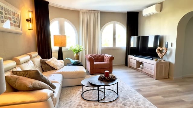 MAGNIFIQUE VILLA RÉNOVÉE AVEC VUE SUR LA MER