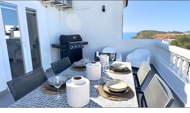 MAGNIFIQUE VILLA RÉNOVÉE AVEC VUE SUR LA MER