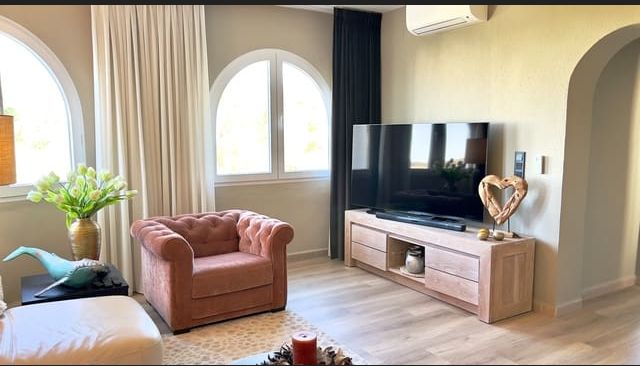 MAGNIFIQUE VILLA RÉNOVÉE AVEC VUE SUR LA MER