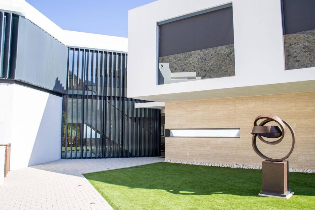 Exclusiva villa de lujo en Sierra Altea con vistas panorámicas al mar y piscina infinita
