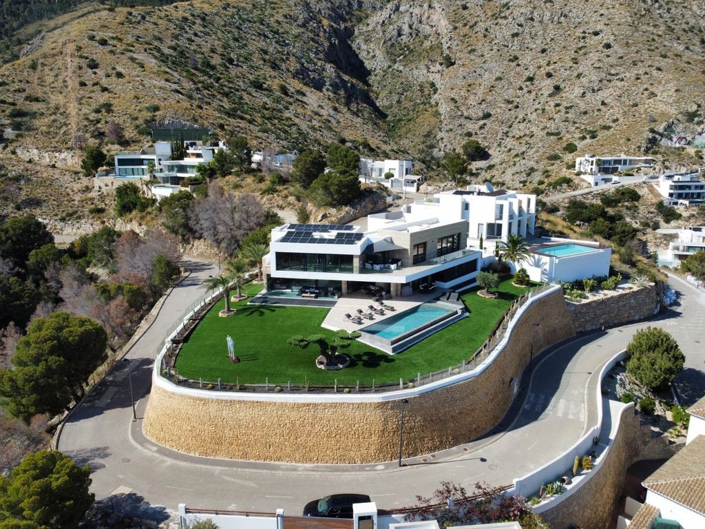Exclusiva villa de lujo en Sierra Altea con vistas panorámicas al mar y piscina infinita
