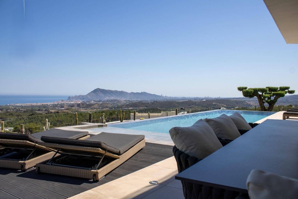 Exclusiva villa de lujo en Sierra Altea con vistas panorámicas al mar y piscina infinita