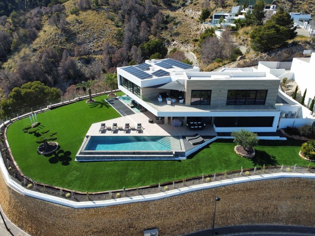 Exclusiva villa de lujo en Sierra Altea con vistas panorámicas al mar y piscina infinita