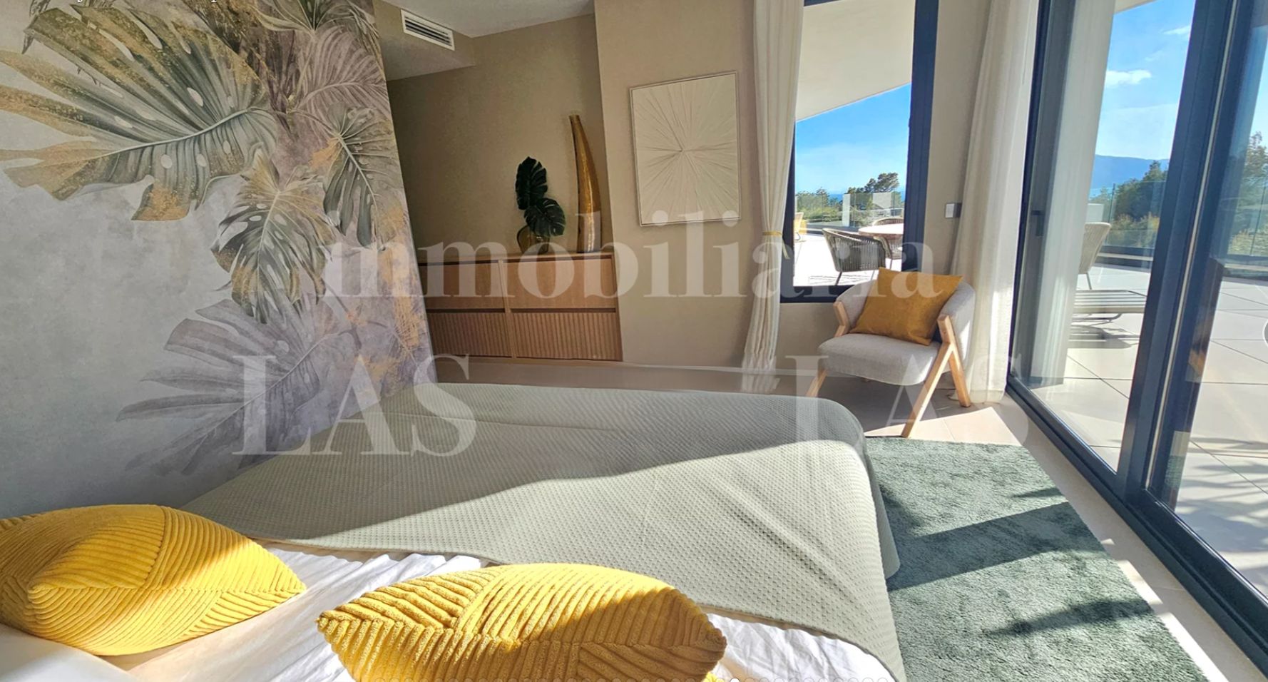Villa contemporaine de luxe à Altea Hills avec vue sur la mer et piscine chauffée.