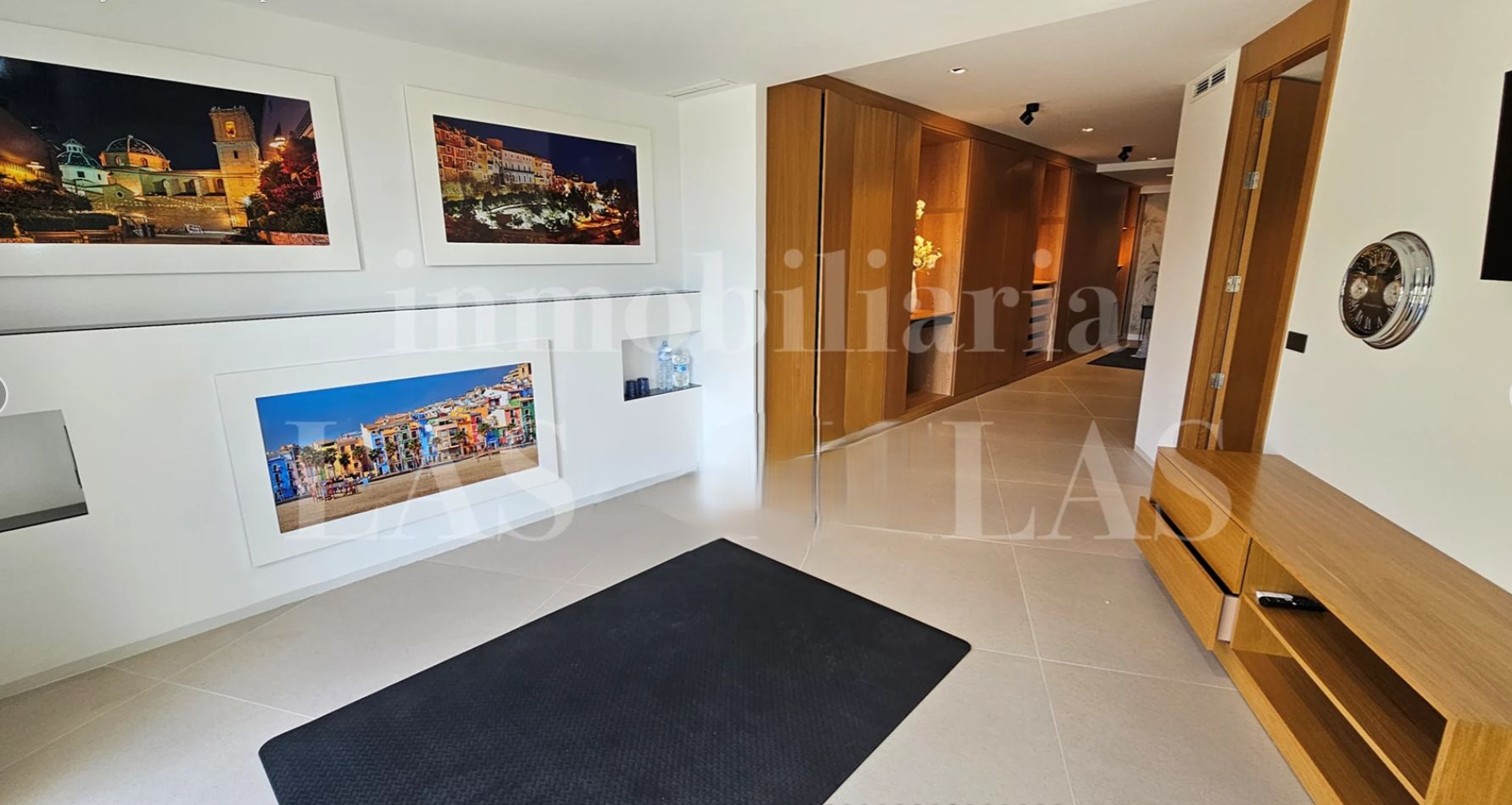 Villa contemporaine de luxe à Altea Hills avec vue sur la mer et piscine chauffée.