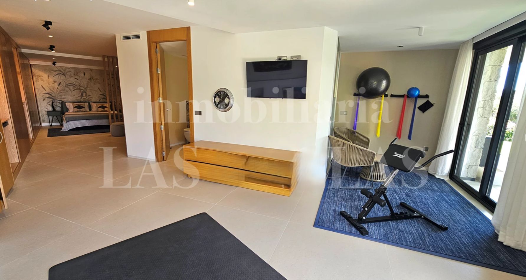 Villa contemporaine de luxe à Altea Hills avec vue sur la mer et piscine chauffée.