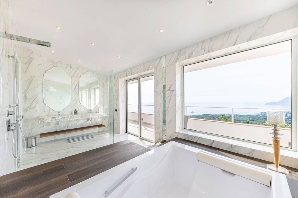 Villa de lujo en Sierra de Altea con vistas al mar y a la bahía de Altea
