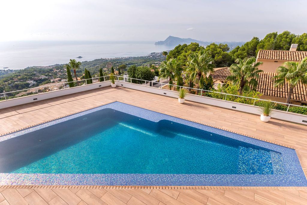 Villa de lujo en Sierra de Altea con vistas al mar y a la bahía de Altea