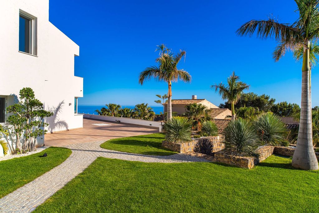 Villa de lujo en Sierra de Altea con vistas al mar y a la bahía de Altea