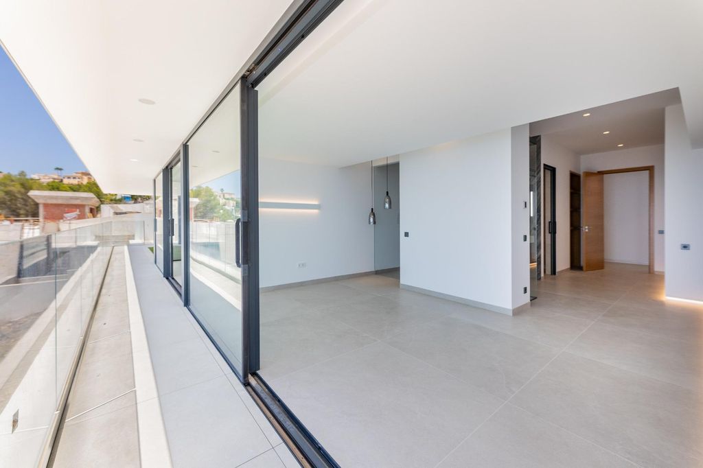 Luxury villa in Altea Hills with sea views, pool, and wellness area.