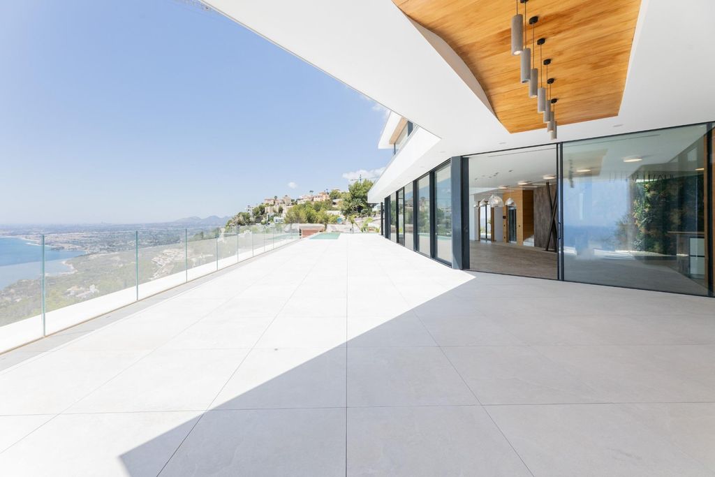 Luxury villa in Altea Hills with sea views, pool, and wellness area.
