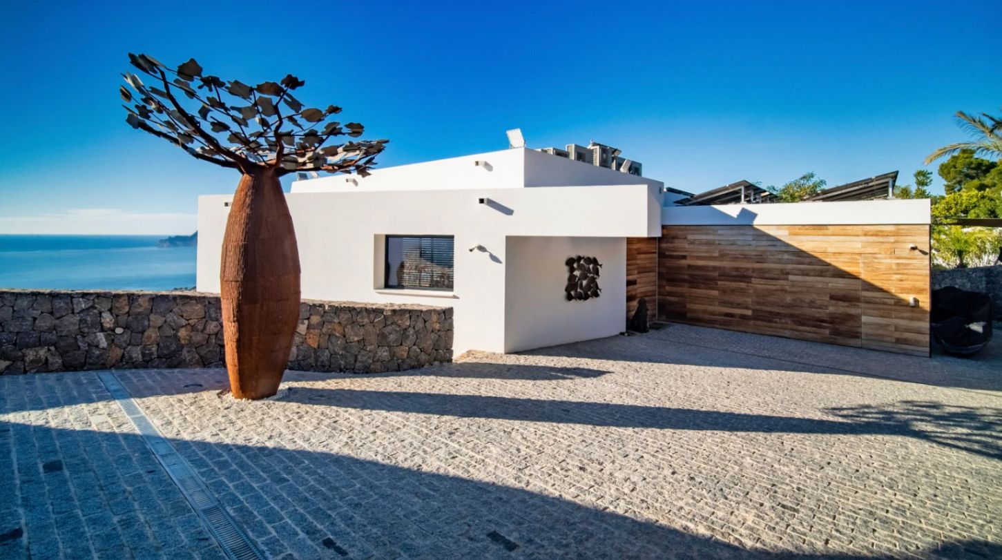 Luxury contemporary villa with panoramic sea views in Altea Sierra