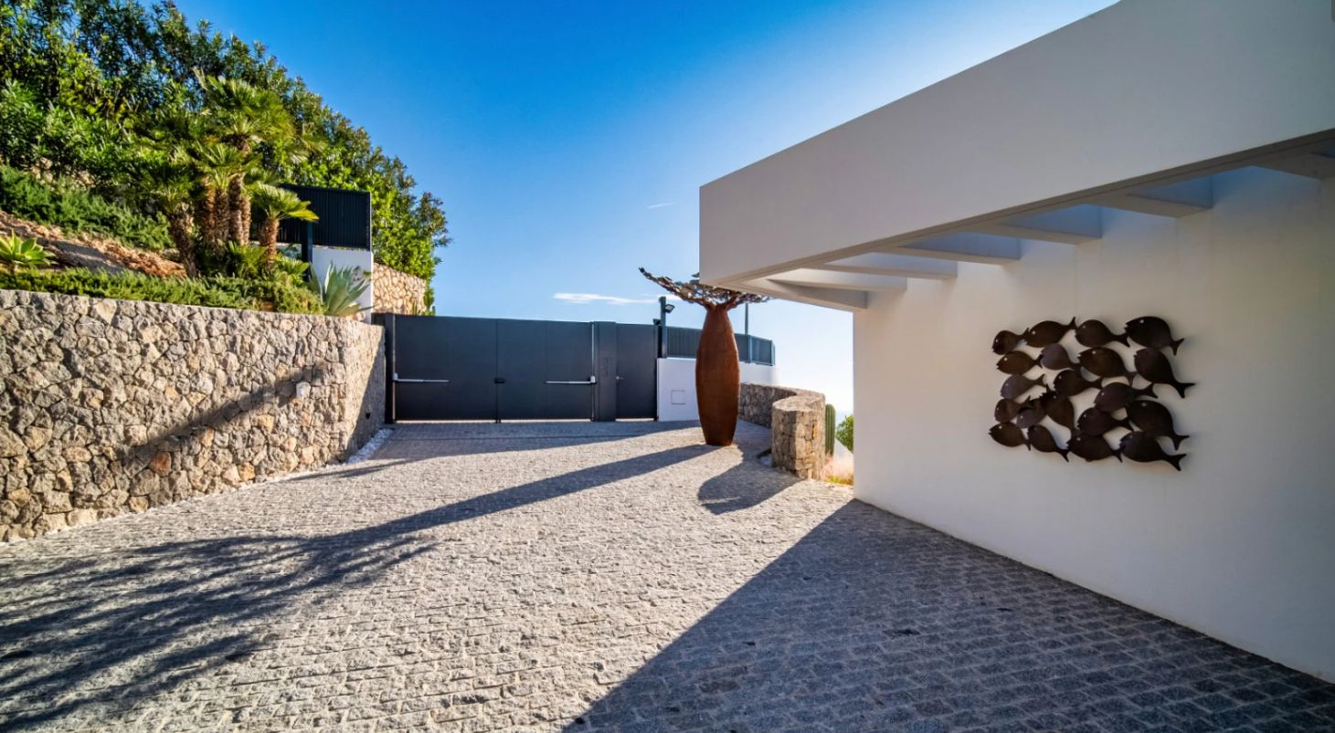 Luxury contemporary villa with panoramic sea views in Altea Sierra