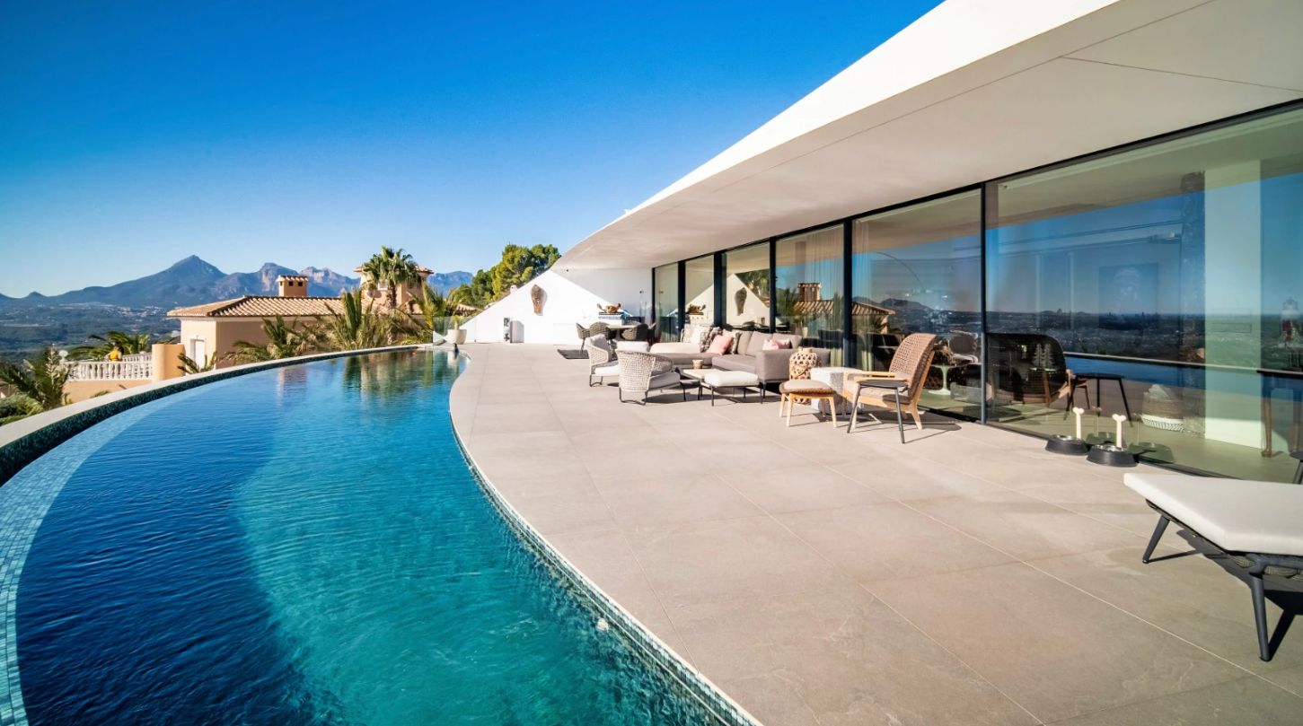 Luxury contemporary villa with panoramic sea views in Altea Sierra