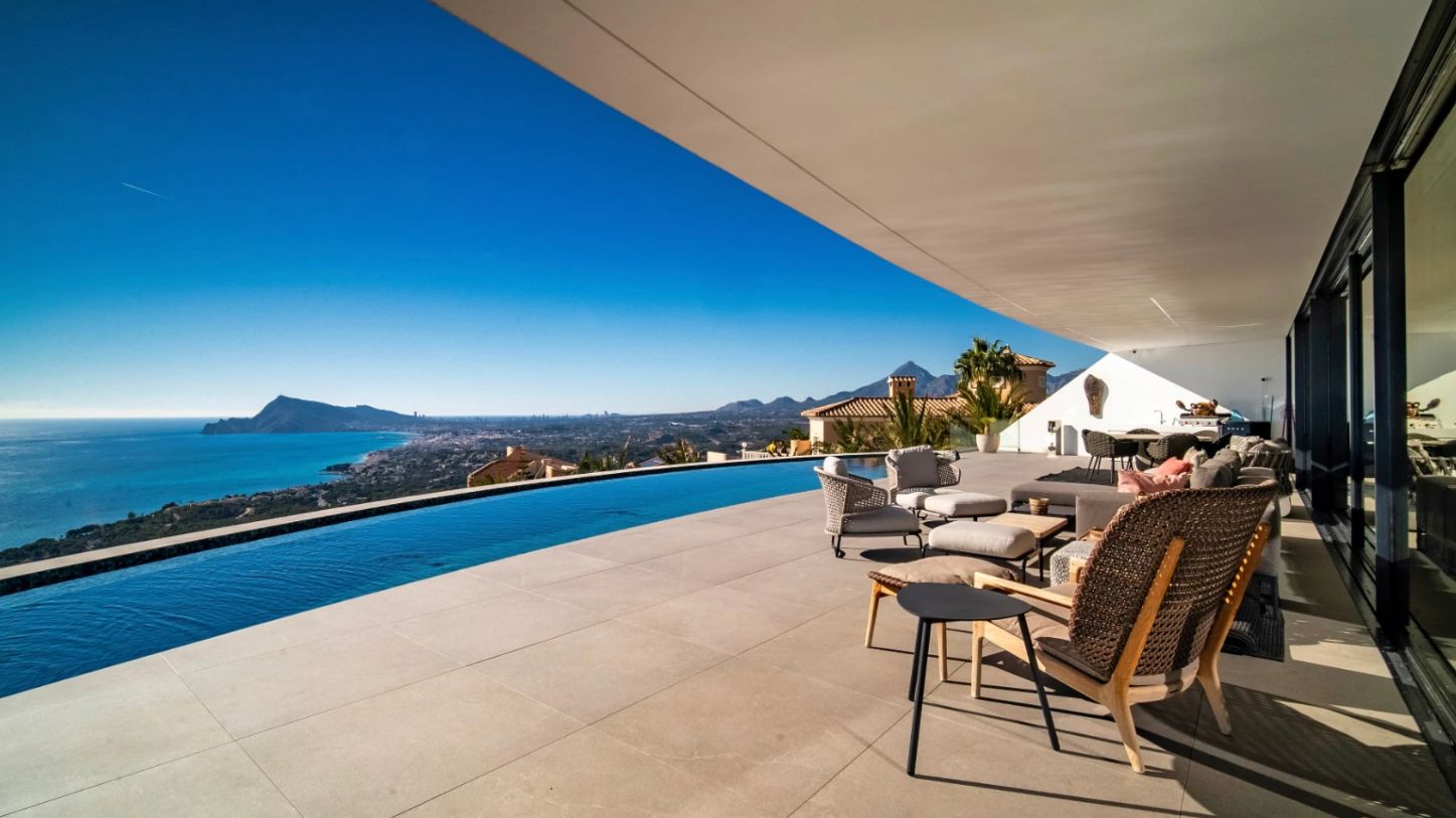 Luxury contemporary villa with panoramic sea views in Altea Sierra