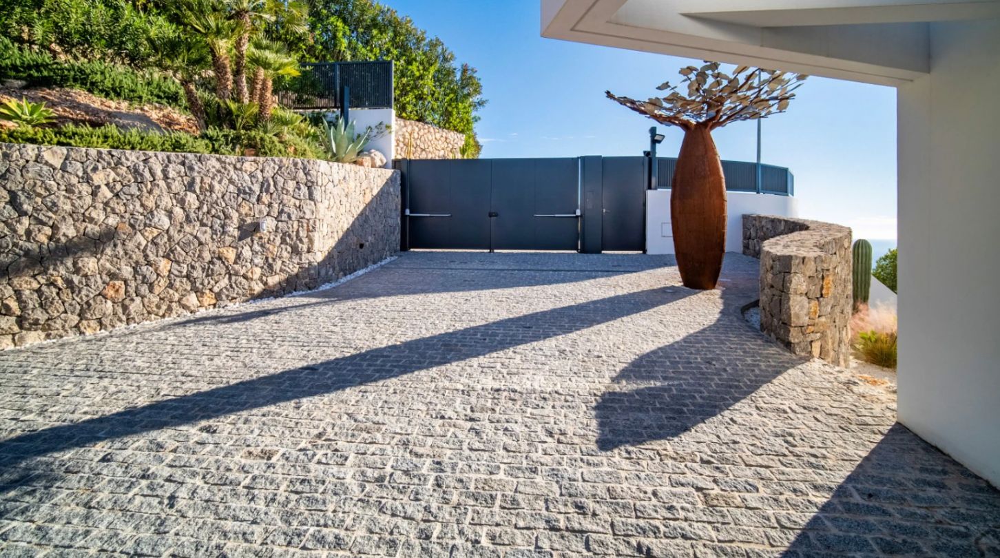 Luxury contemporary villa with panoramic sea views in Altea Sierra