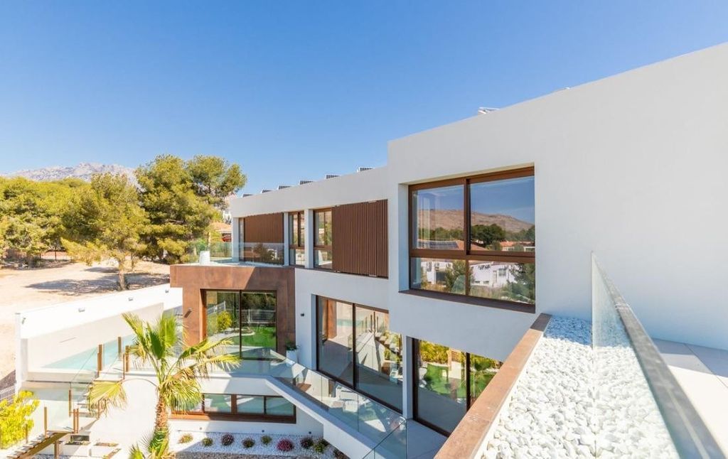 Moderne luxe villa met uitzicht op zee in Benidorm