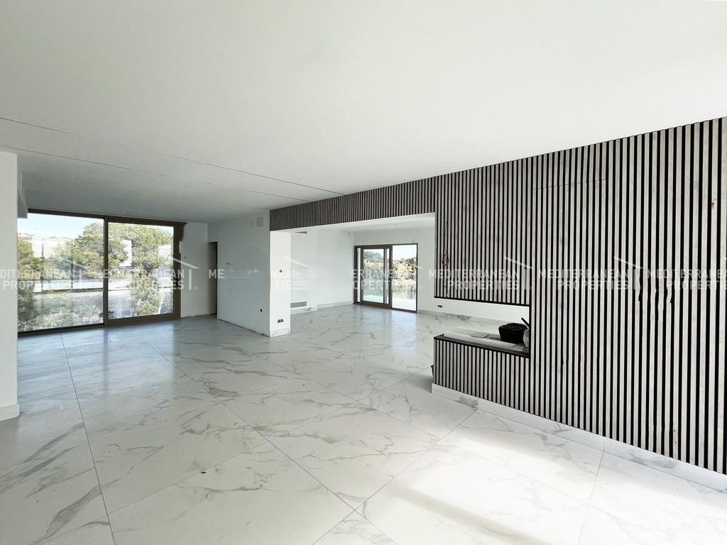 Luxe villa in een rustige omgeving en dichtbij voorzieningen in Benidorm.