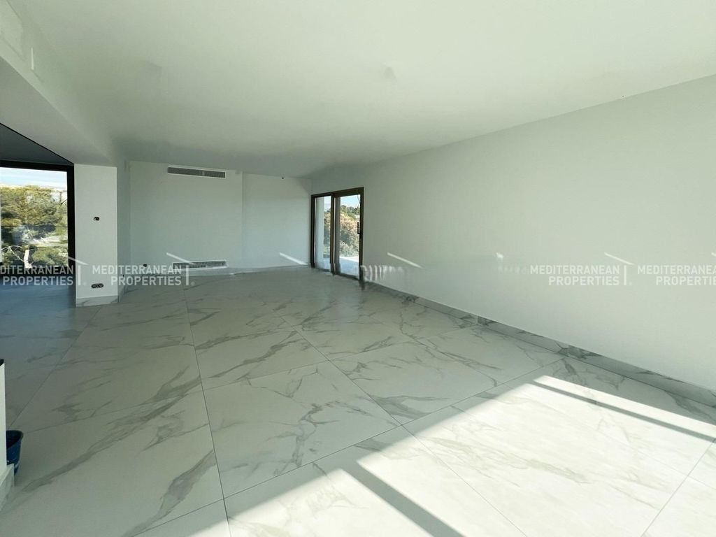 Luxe villa in een rustige omgeving en dichtbij voorzieningen in Benidorm.