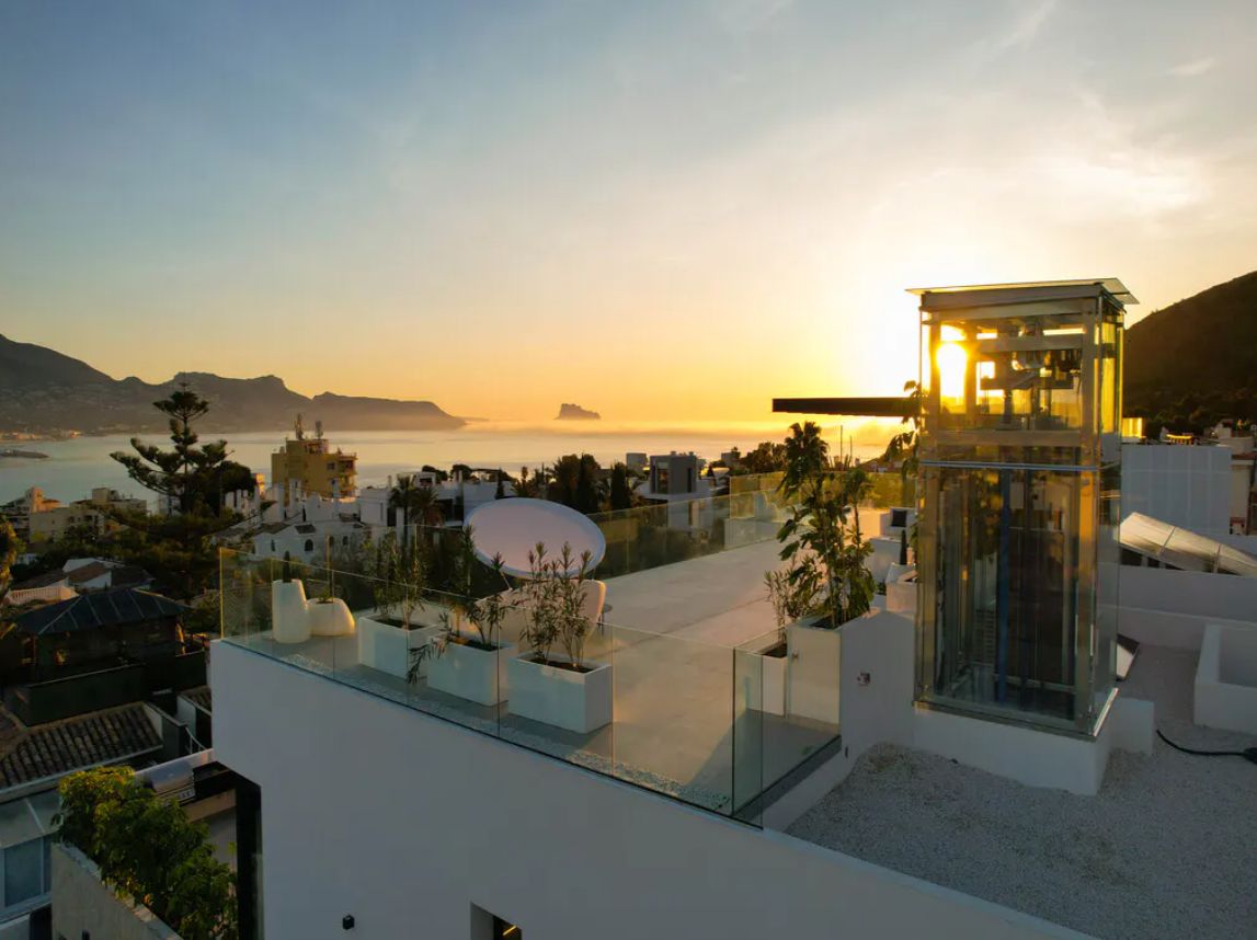 Villa de lujo de obra nueva en El Albir con vistas panorámicas al mar