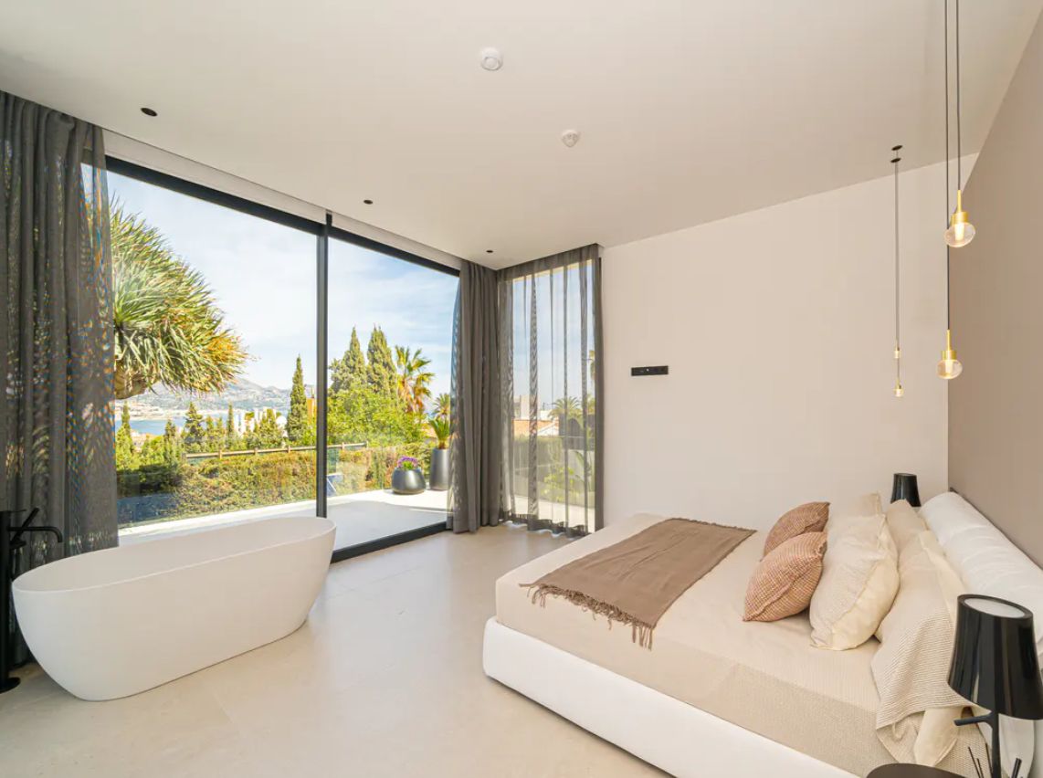 Villa de lujo de obra nueva en El Albir con vistas panorámicas al mar