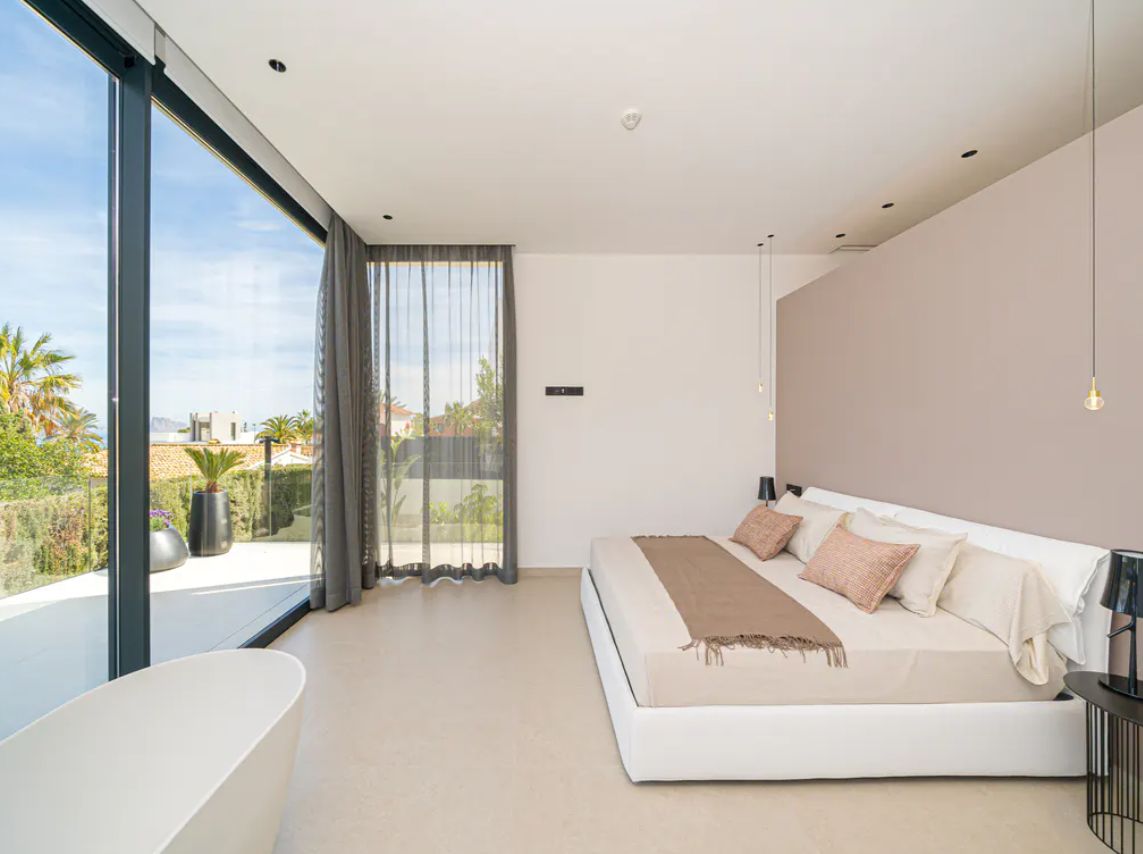 Villa de lujo de obra nueva en El Albir con vistas panorámicas al mar