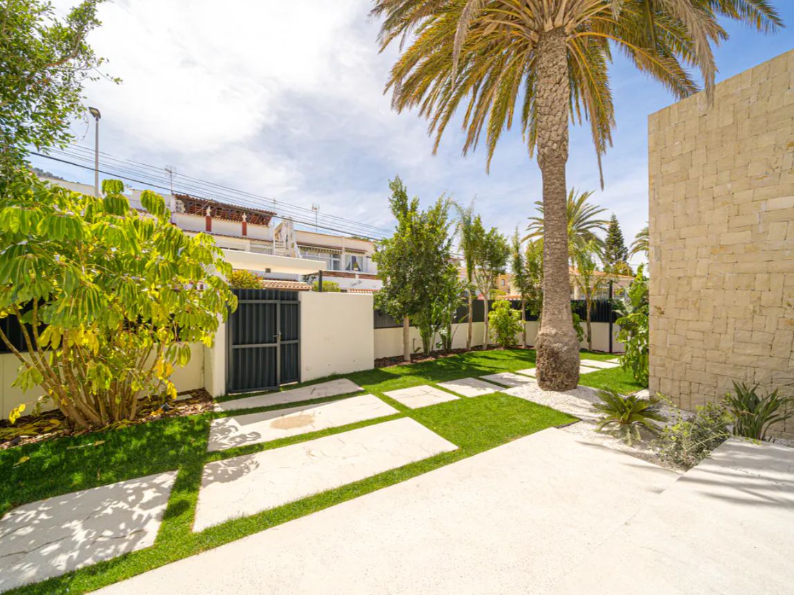 Villa de lujo de obra nueva en El Albir con vistas panorámicas al mar