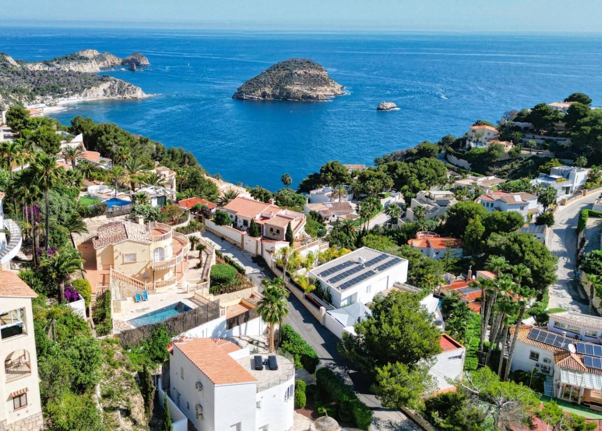 CP1260 - Villa de luxe en face de l'île du Portichol avec des vues spectaculaires sur la mer à Jávea.