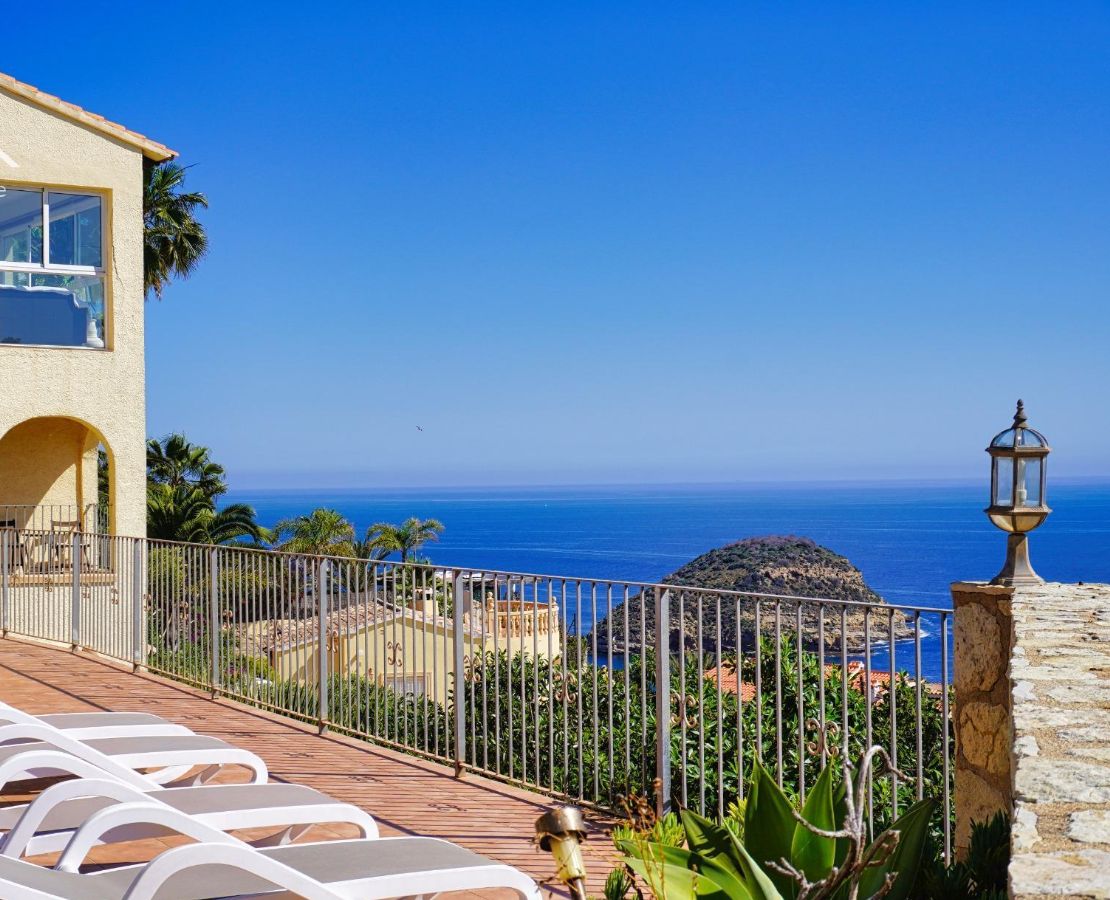 Lyxvilla vid Isla del Portichol med spektakulär havsutsikt i Jávea