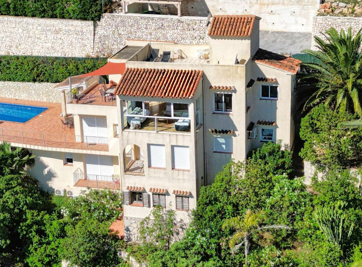 Lyxvilla vid Isla del Portichol med spektakulär havsutsikt i Jávea