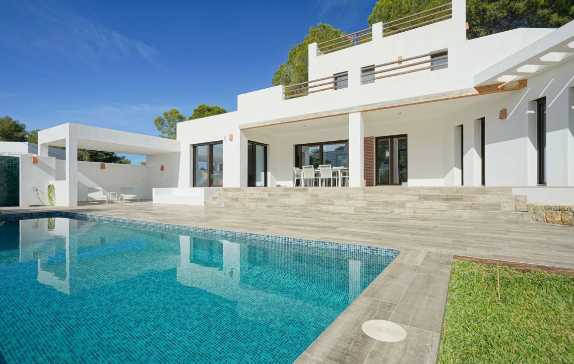 Villa moderna de nueva construcción junto a Cala Blanca en Jávea