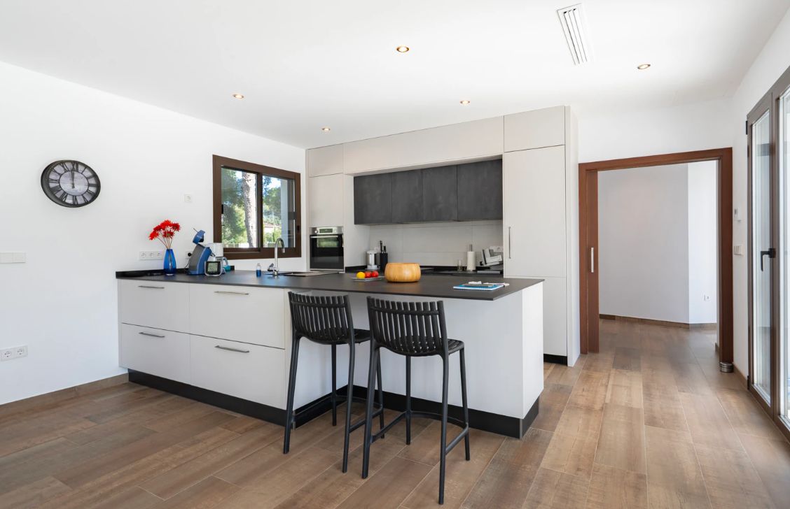 Villa moderna de nueva construcción junto a Cala Blanca en Jávea