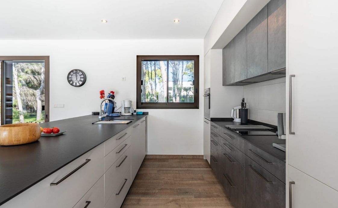 Villa moderna de nueva construcción junto a Cala Blanca en Jávea