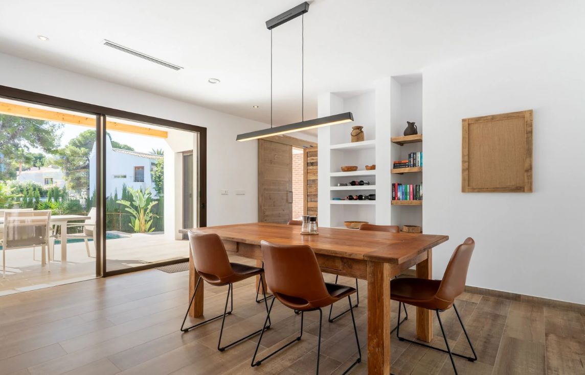 Villa moderna de nueva construcción junto a Cala Blanca en Jávea