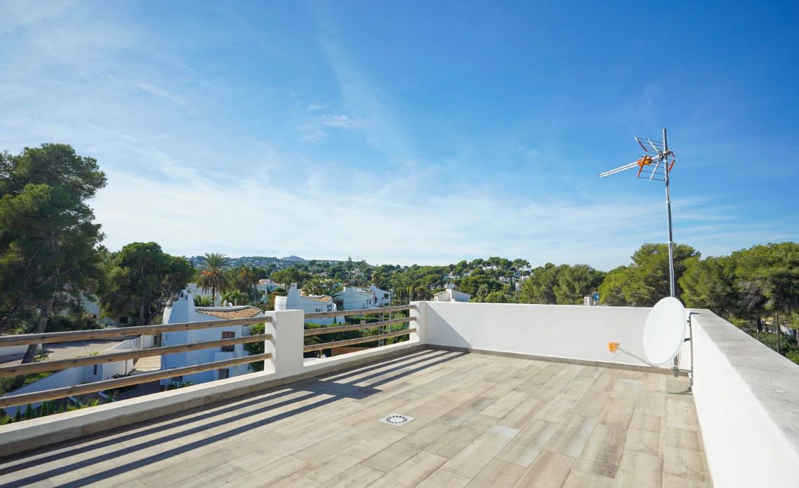 Villa moderna de nueva construcción junto a Cala Blanca en Jávea