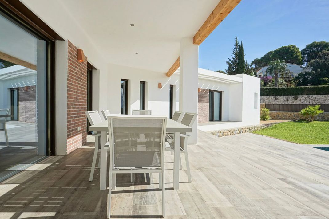 Villa moderna de nueva construcción junto a Cala Blanca en Jávea