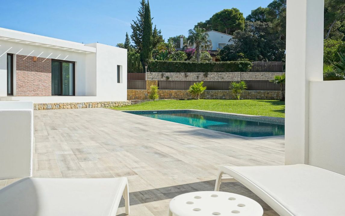 Villa moderna de nueva construcción junto a Cala Blanca en Jávea