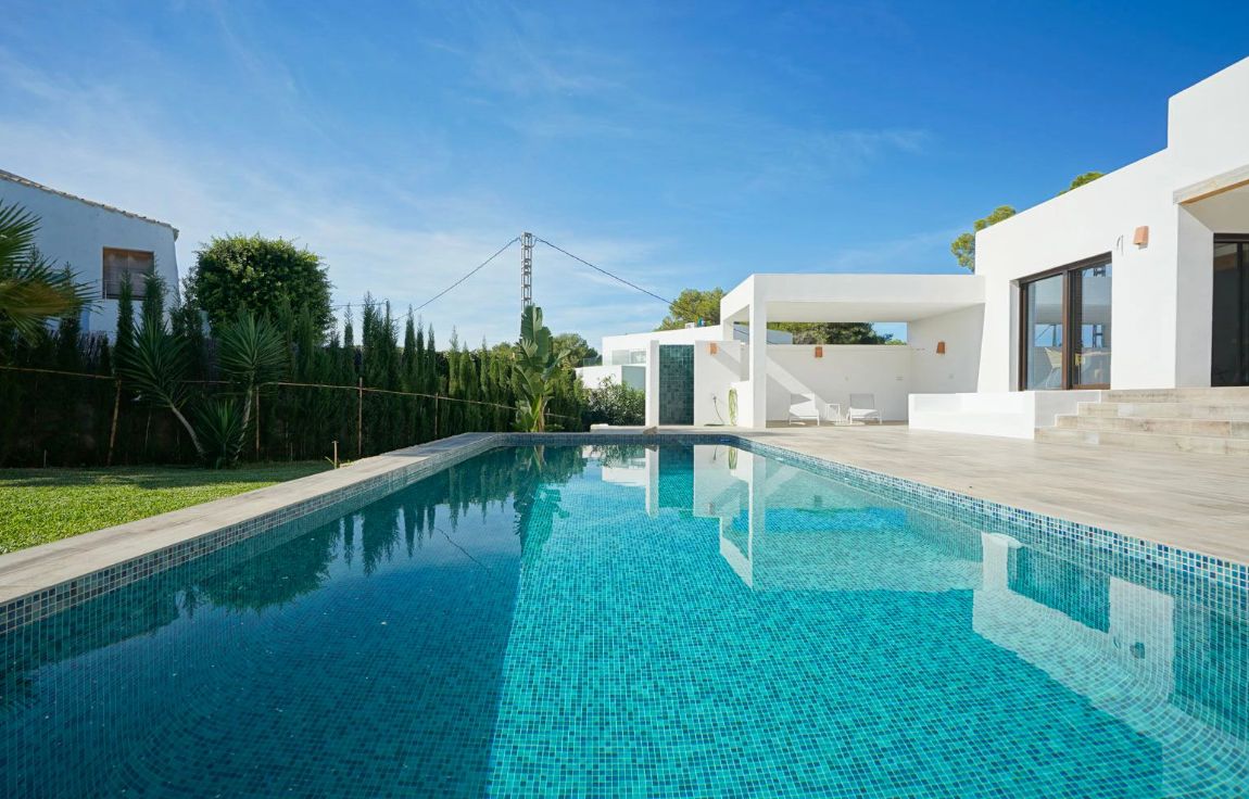 Villa moderna de nueva construcción junto a Cala Blanca en Jávea