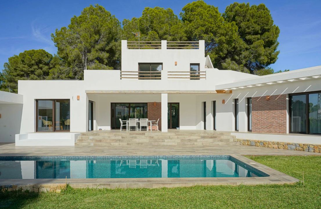 Villa moderna de nueva construcción junto a Cala Blanca en Jávea