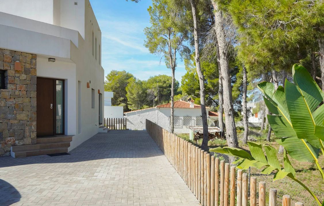 Villa moderna de nueva construcción junto a Cala Blanca en Jávea