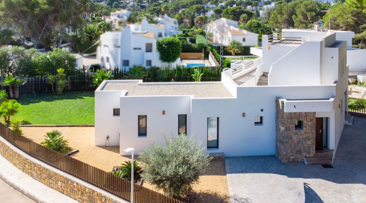 Villa moderna de nueva construcción junto a Cala Blanca en Jávea