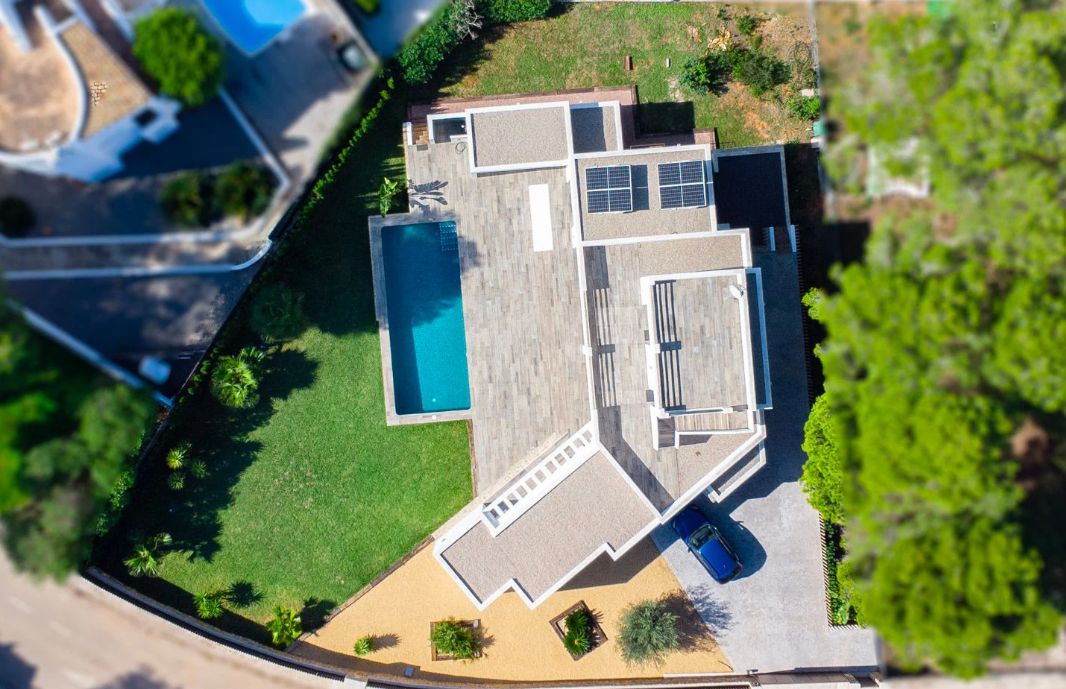 Villa moderna de nueva construcción junto a Cala Blanca en Jávea